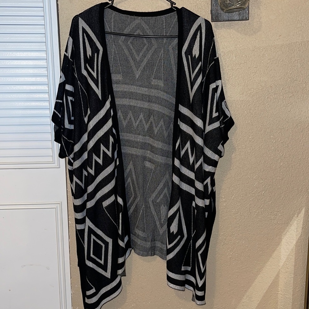 Aztec Print Cape Size OS